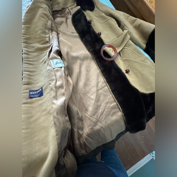 Genuine Heeksuede, brown trim w/ tan color Jacket, size Small - Picture 3 of 7